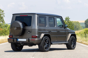 Mercedes G 400d Army Edition — kokpit