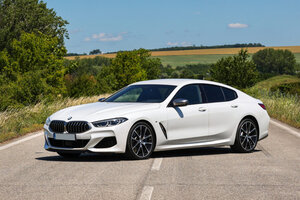 BMW M850i xDrive — bočný profil