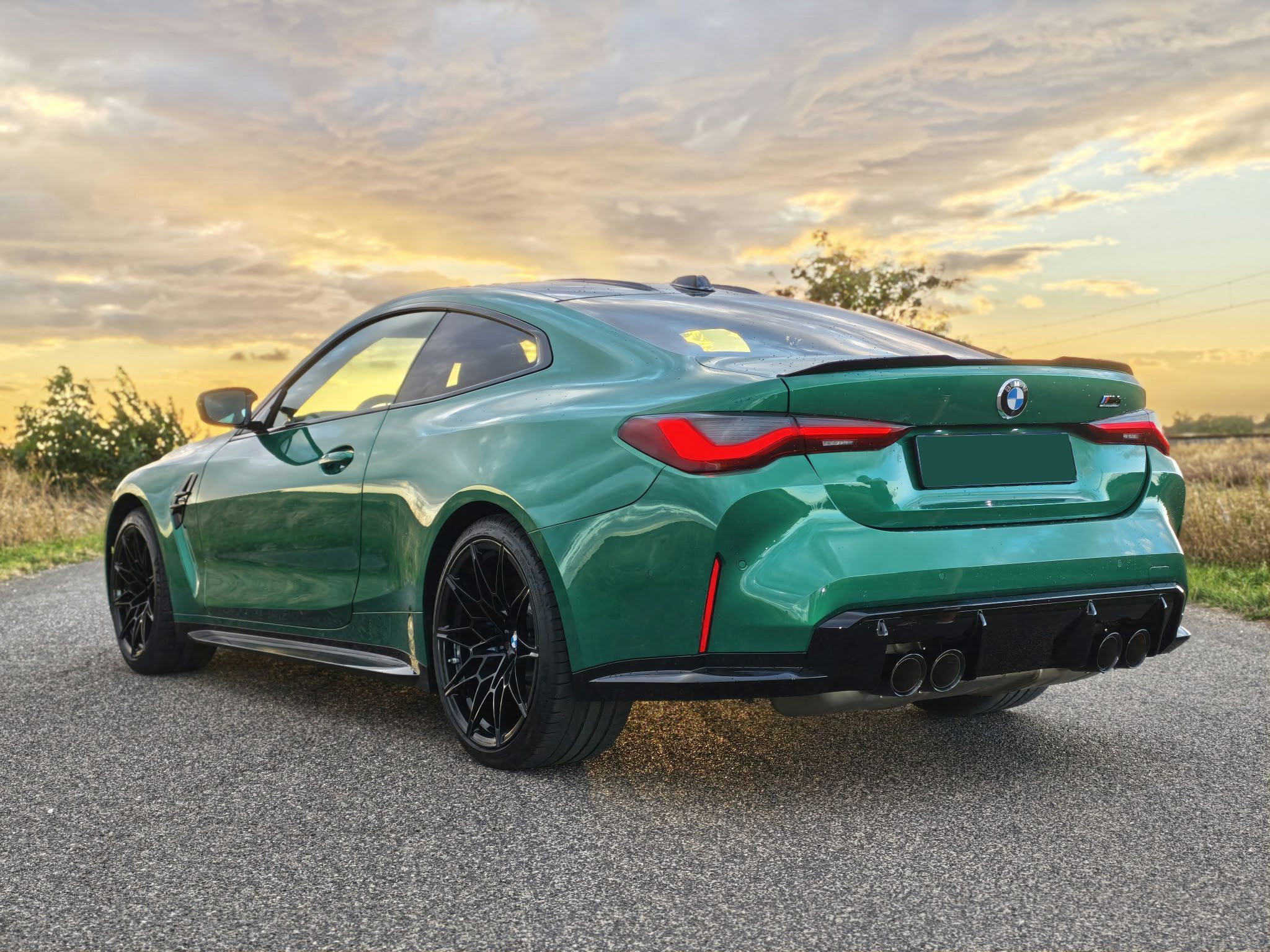 BMW M4 Competition na prenájom — exteriér