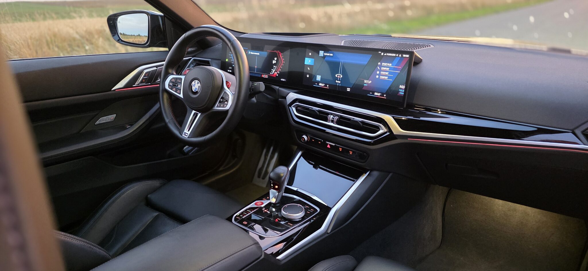BMW M4 Competition na prenájom — interiér