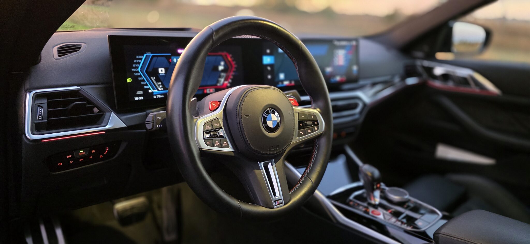 BMW M4 Competition na prenájom — interiér
