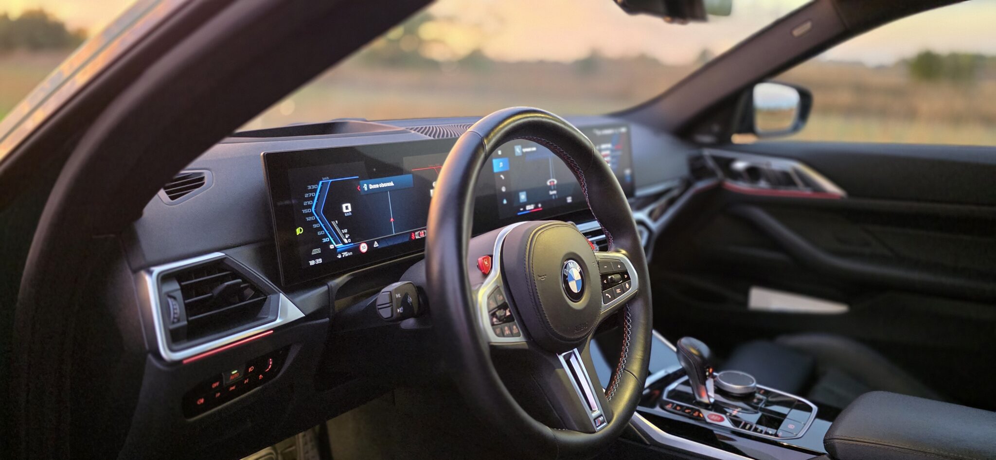 BMW M4 Competition na prenájom — interiér