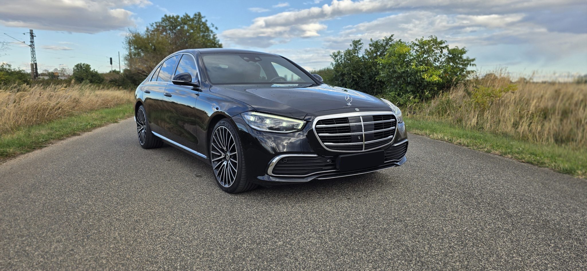 Mercedes-Benz S 350d 4MATIC na prenájom — exteriér