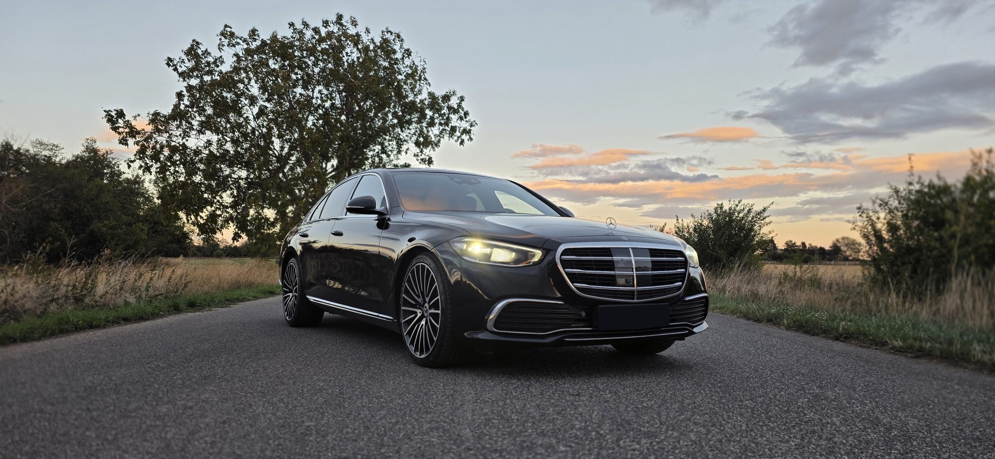 Mercedes-Benz S 350d 4MATIC na prenájom — exteriér